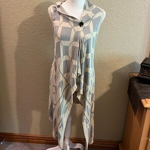 Umgee long sweater vest.  EUC